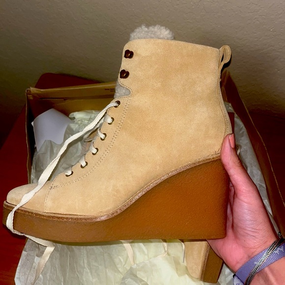 Ugg size 9.5 boots - Picture 3 of 3